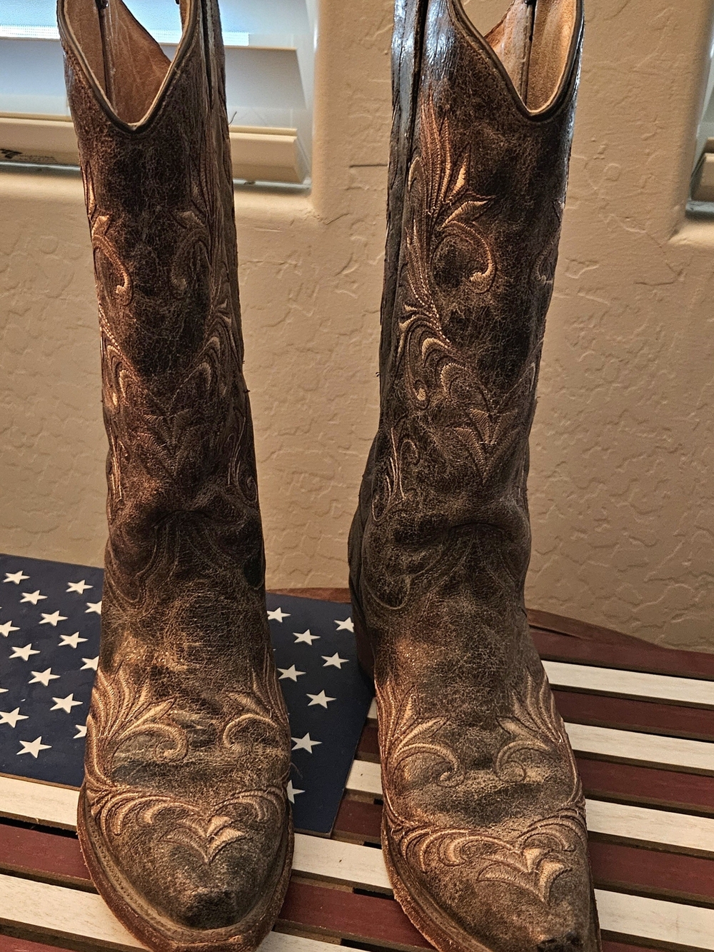 Circle G Distressed Brown Embroidered Leather Heeled Cowboy Boots